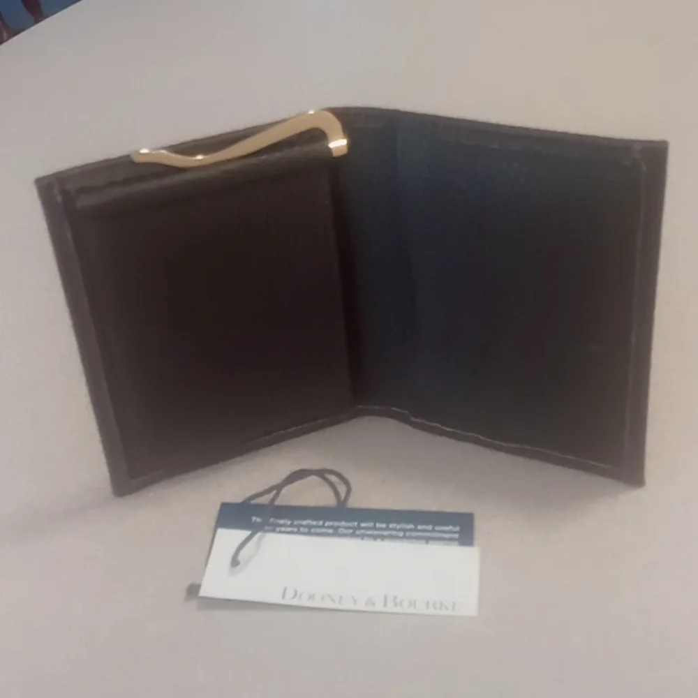 Dooney & Bourke Brown Tmoro Italian Pebbled Leather Multifunction Money Clip NWT
